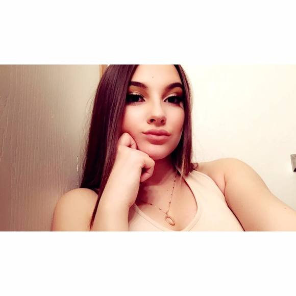 Meet your Posher, Candace - Picture 1 of 1